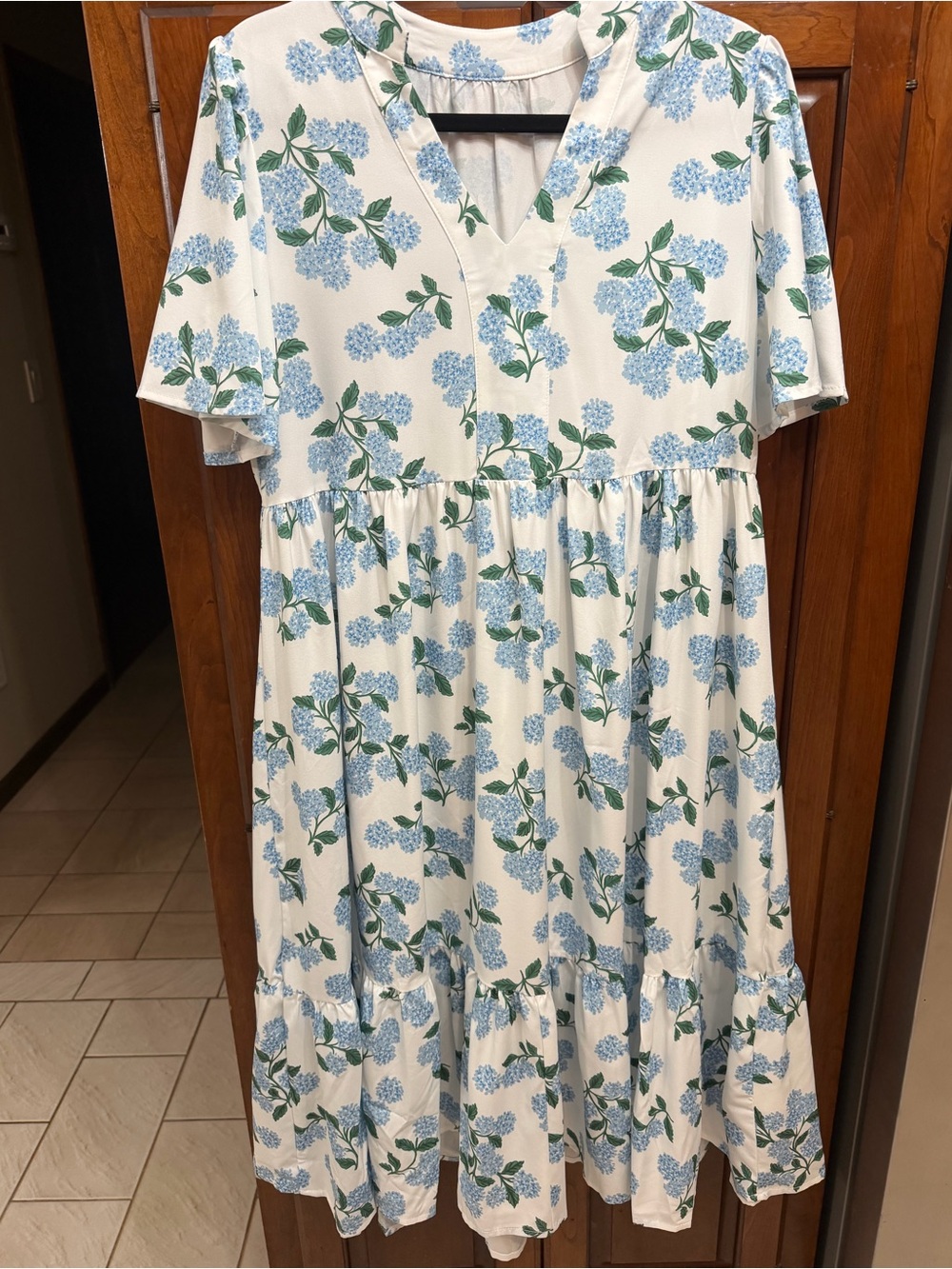 Floral Ruffle Hem V Neck Dress With Blue Hydrangea Print- NWOT- Size M